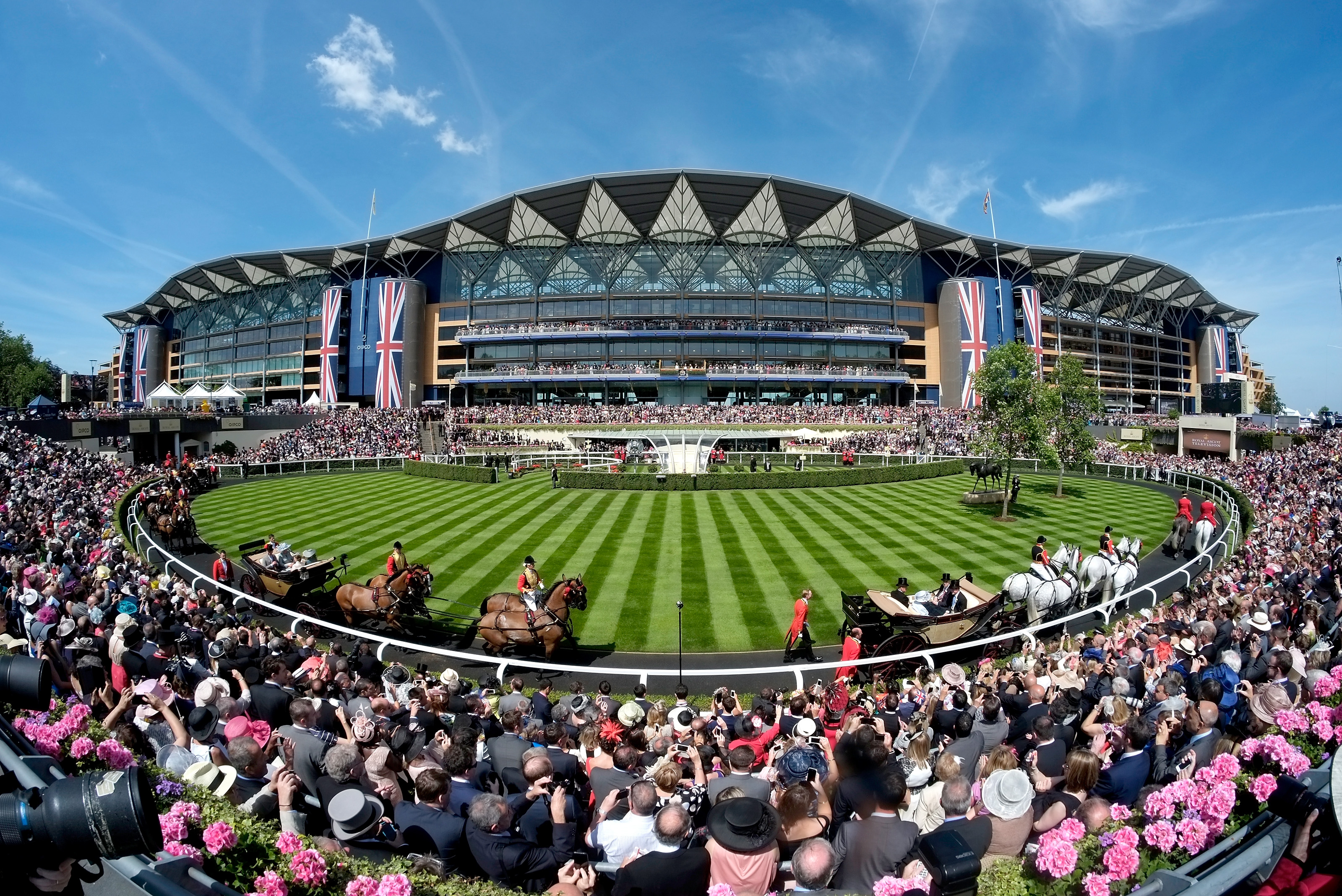 英女王坐馬車抵達皇家愛思科特賽馬場Photo credit Ascot Racecourse.jpg