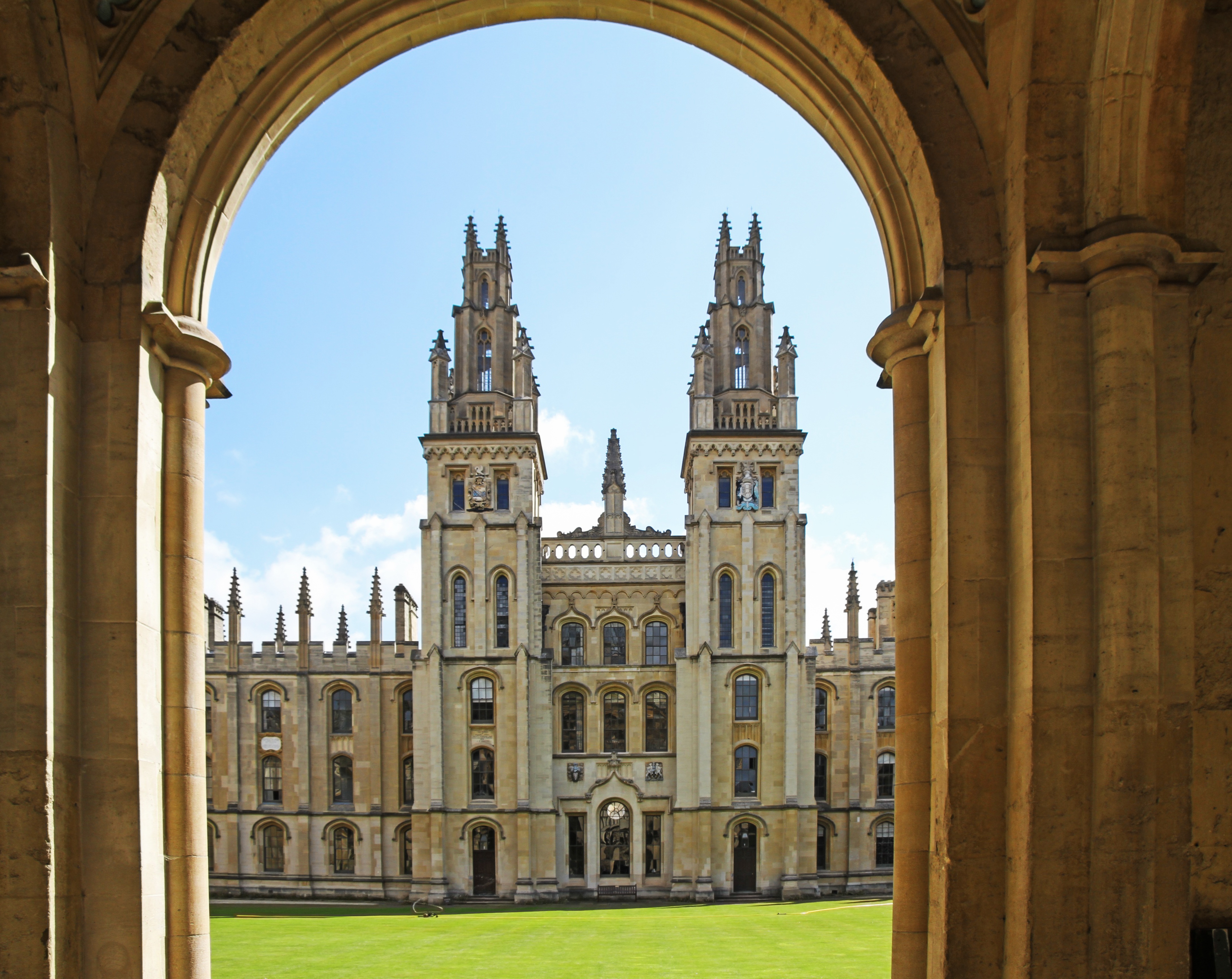 1. 牛津大學 all-souls-college_Free for commercial use_No attribu